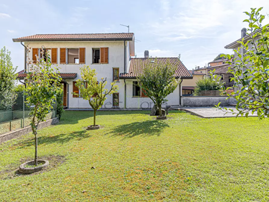 Immagine 17 di Villa in vendita  a Lurago D'erba