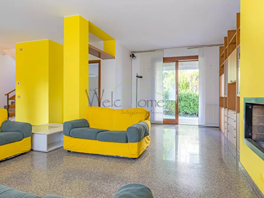 Immagine 22 di Villa in vendita  a Lurago D'erba