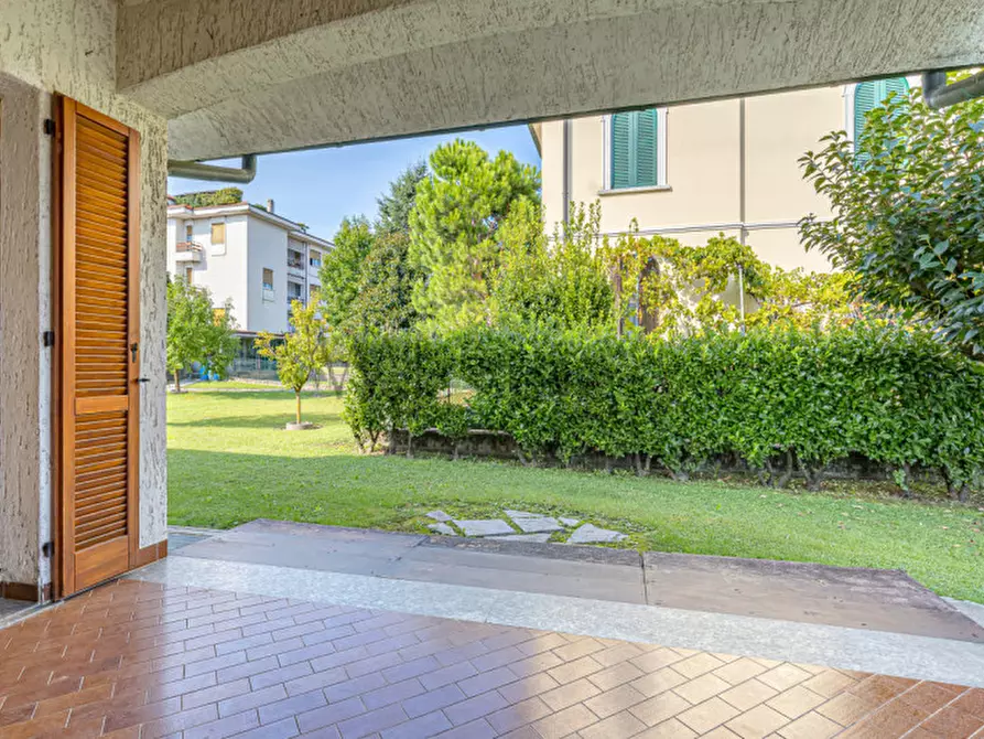 Immagine 23 di Villa in vendita  a Lurago D'erba