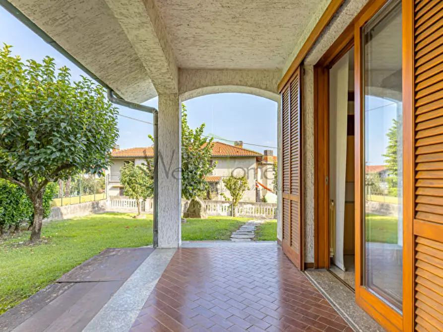 Immagine 26 di Villa in vendita  a Lurago D'erba