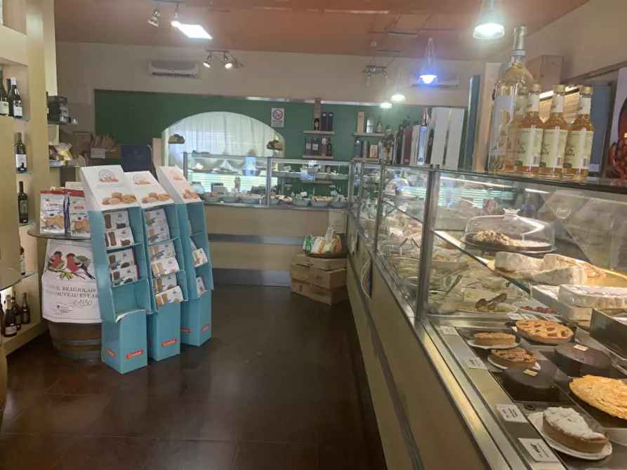 Immagine 2 di Attività commerciale in vendita  in Corso Valentino 53 a Casale Monferrato
