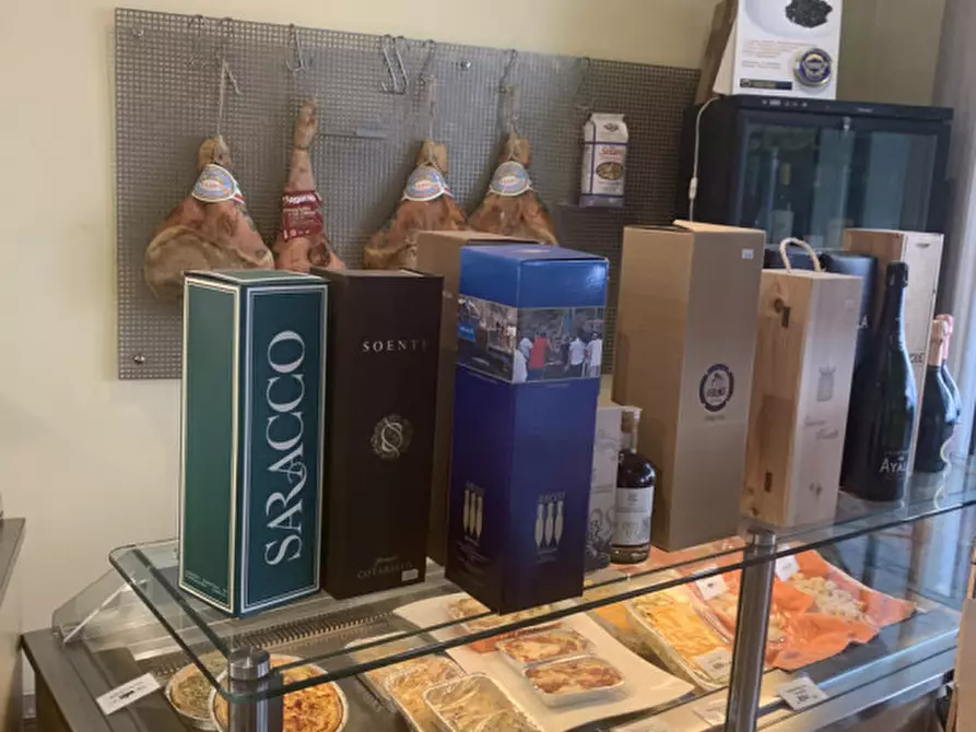 Immagine 4 di Attività commerciale in vendita  in Corso Valentino 53 a Casale Monferrato