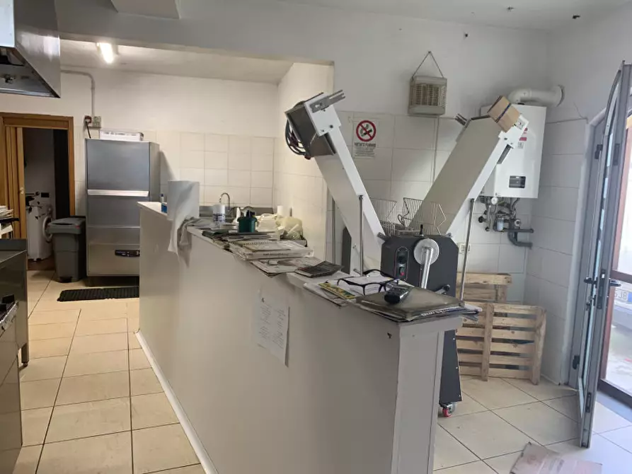 Immagine 5 di Attività commerciale in vendita  in Corso Valentino 53 a Casale Monferrato