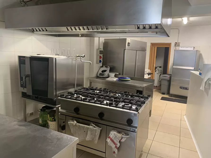 Immagine 6 di Attività commerciale in vendita  in Corso Valentino 53 a Casale Monferrato