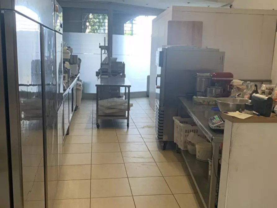 Immagine 7 di Attività commerciale in vendita  in Corso Valentino 53 a Casale Monferrato