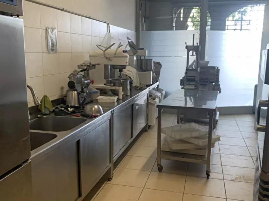 Immagine 8 di Attività commerciale in vendita  in Corso Valentino 53 a Casale Monferrato