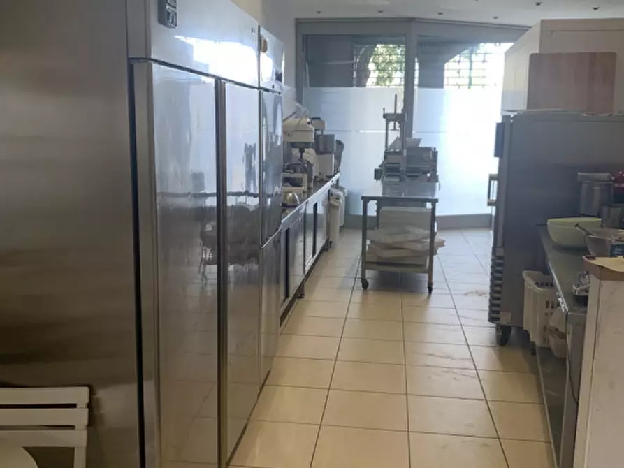 Immagine 9 di Attività commerciale in vendita  in Corso Valentino 53 a Casale Monferrato