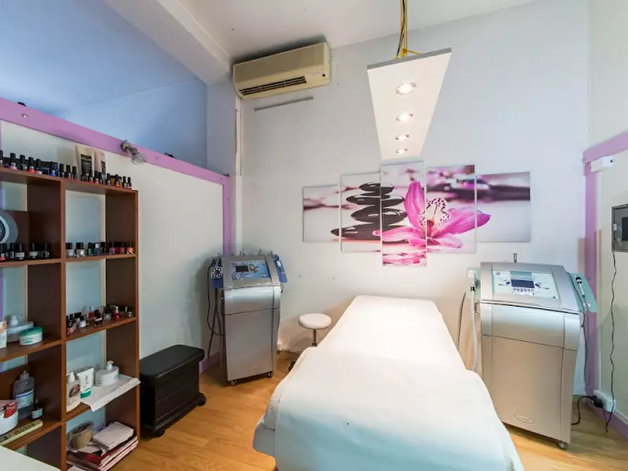 Immagine 6 di Attività commerciale in vendita  in Viale Battaglione Framarin a Vicenza