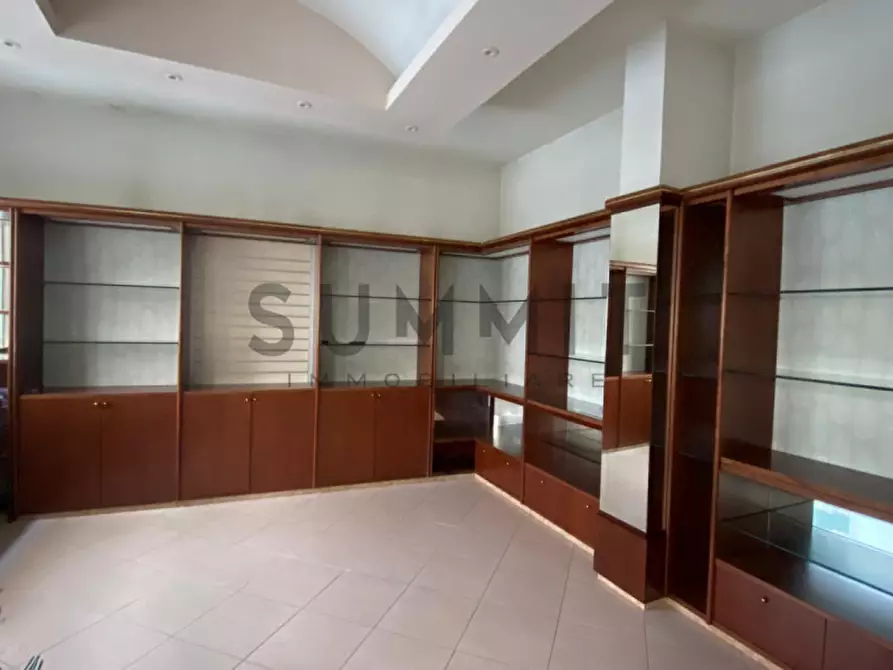 Immagine 1 di Negozio in affitto  in Schio a Schio