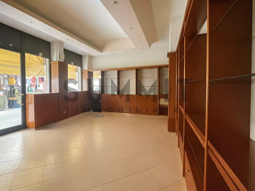 Immagine 2 di Negozio in affitto  in Schio a Schio