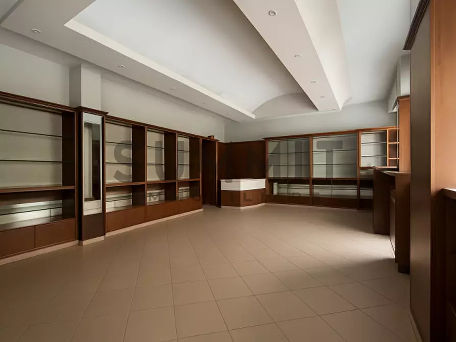 Immagine 3 di Negozio in affitto  in Schio a Schio