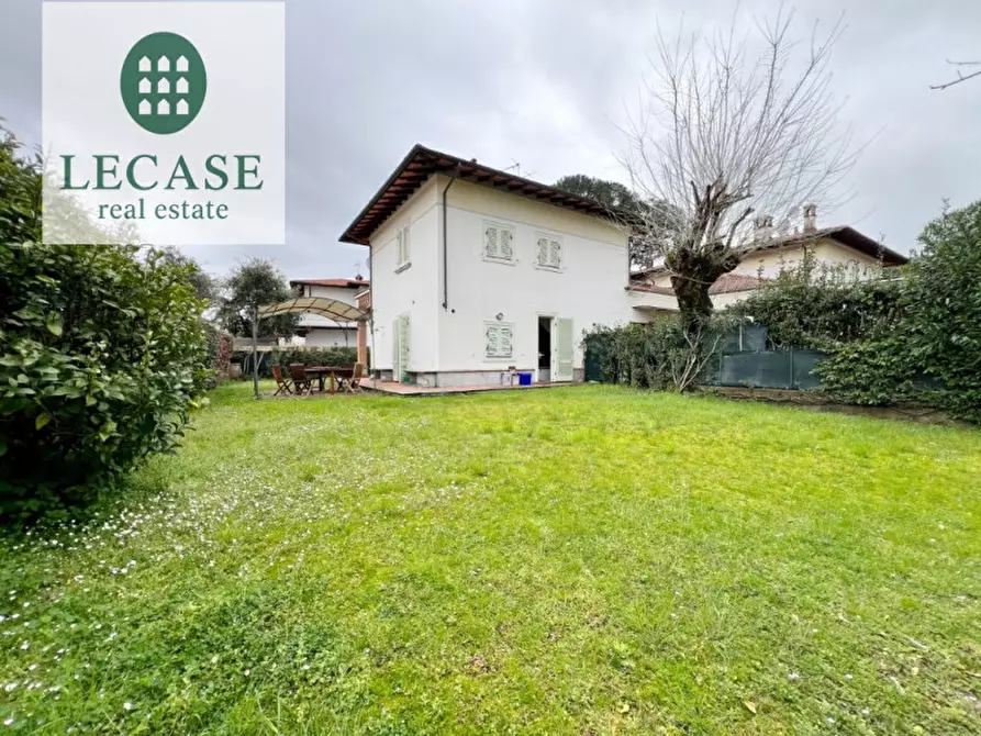 Immagine 3 di Casa bifamiliare in vendita  in via Spinetti a Forte Dei Marmi