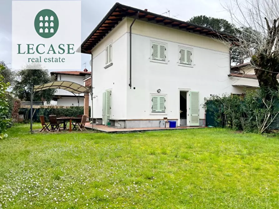 Immagine 4 di Casa bifamiliare in vendita  in via Spinetti a Forte Dei Marmi