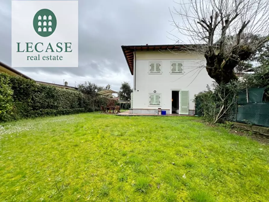 Immagine 5 di Casa bifamiliare in vendita  in via Spinetti a Forte Dei Marmi