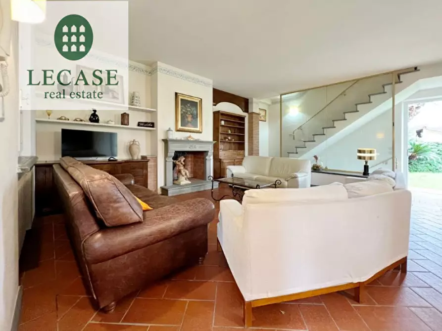 Immagine 9 di Casa bifamiliare in vendita  in via Spinetti a Forte Dei Marmi