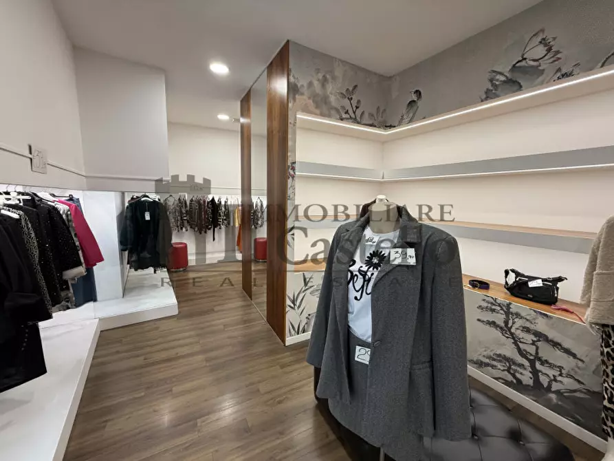 Immagine 1 di Negozio in affitto  in Via del Forte a Castiglione Del Lago