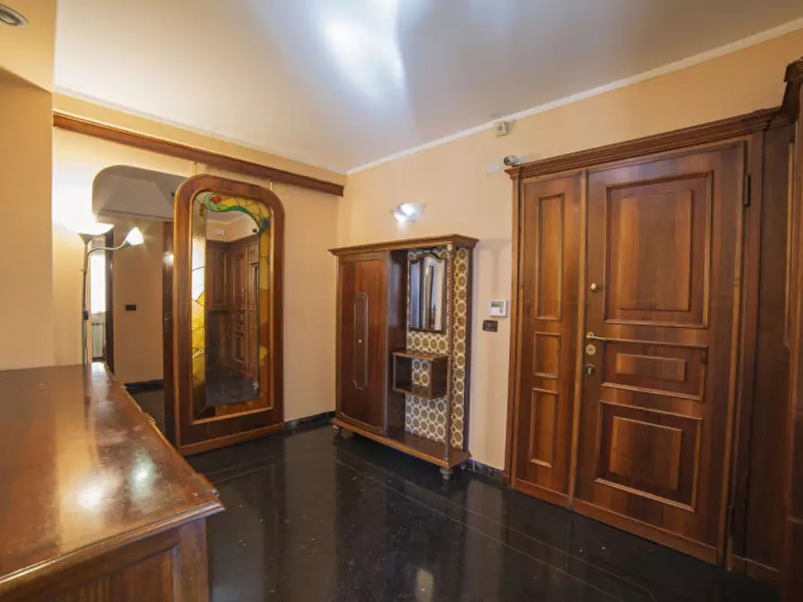 Immagine 2 di Appartamento in vendita  in Via Borzoli a Genova