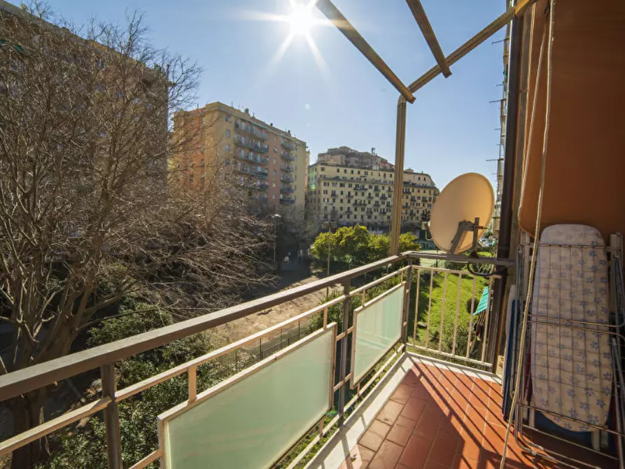 Immagine 10 di Appartamento in vendita  in Via Borzoli a Genova