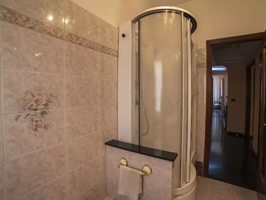 Immagine 23 di Appartamento in vendita  in Via Borzoli a Genova