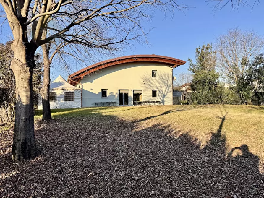 Immagine 1 di Attività commerciale in affitto  in Via Asiago a Cassola