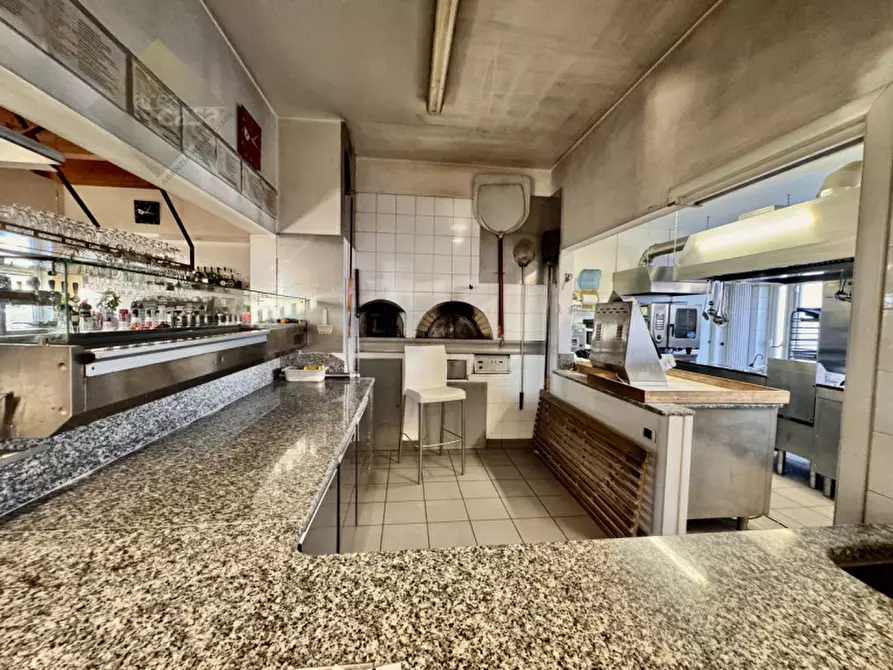 Immagine 12 di Attività commerciale in affitto  in Via Asiago a Cassola