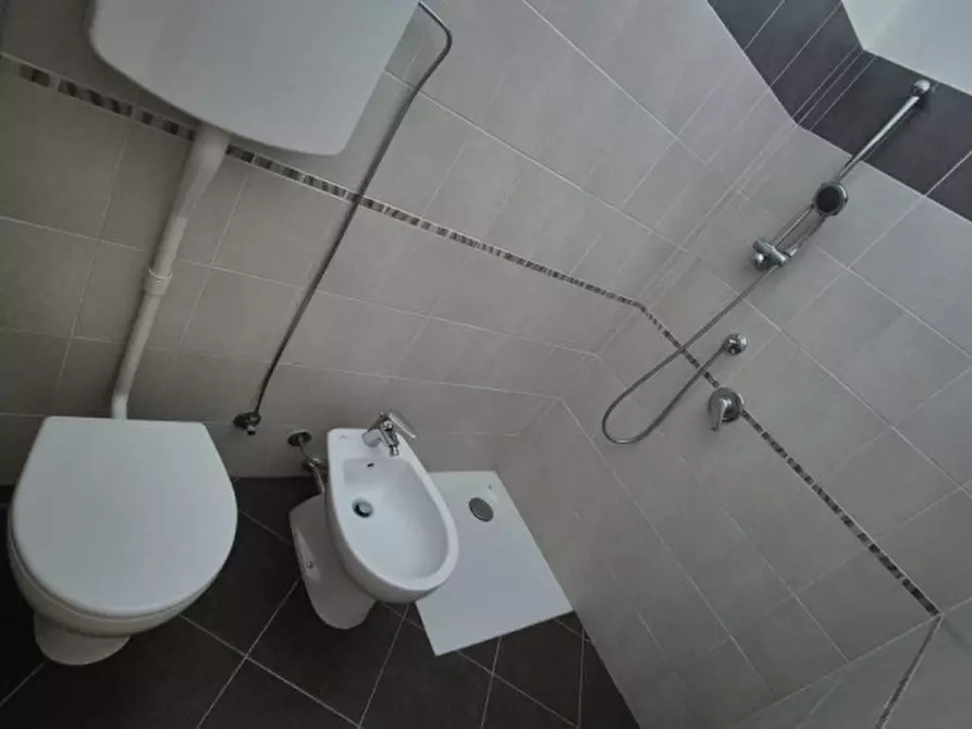 Immagine 12 di Negozio in vendita  in PIAZZA GIOVANNI XXIII 10 a Novi Di Modena