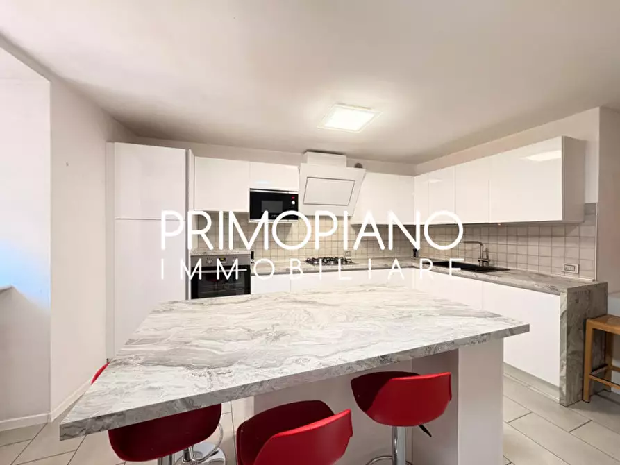 Immagine 3 di Appartamento in vendita  in Via Roma a Vallelaghi