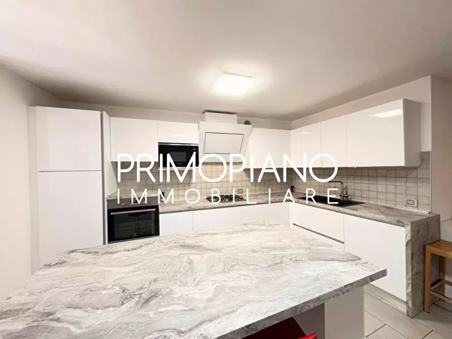 Immagine 5 di Appartamento in vendita  in Via Roma a Vallelaghi