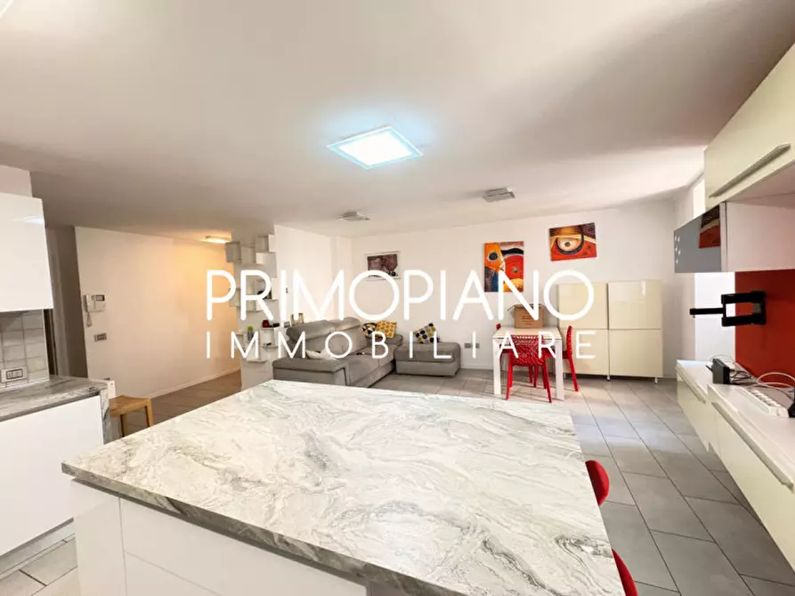 Immagine 9 di Appartamento in vendita  in Via Roma a Vallelaghi