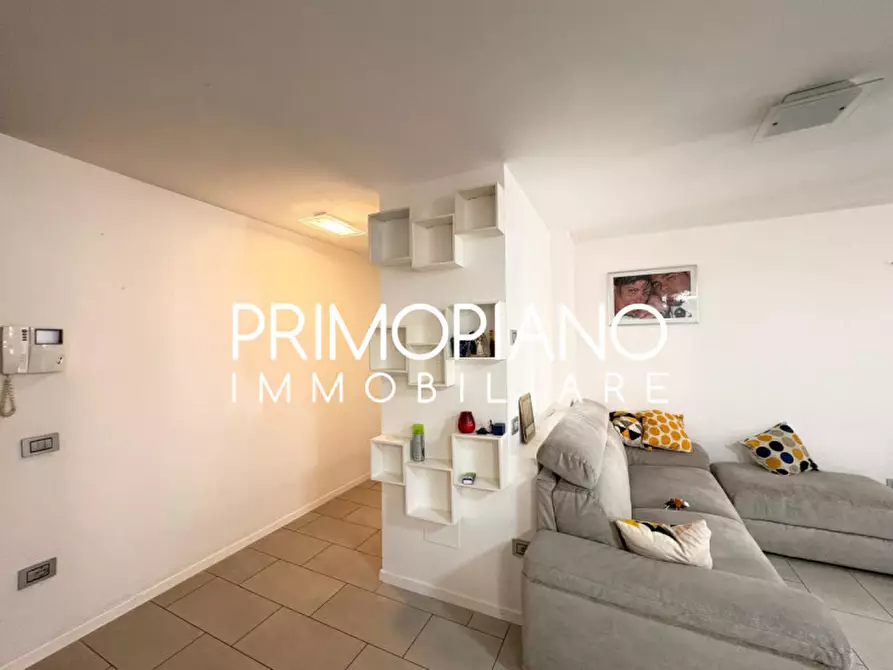 Immagine 11 di Appartamento in vendita  in Via Roma a Vallelaghi