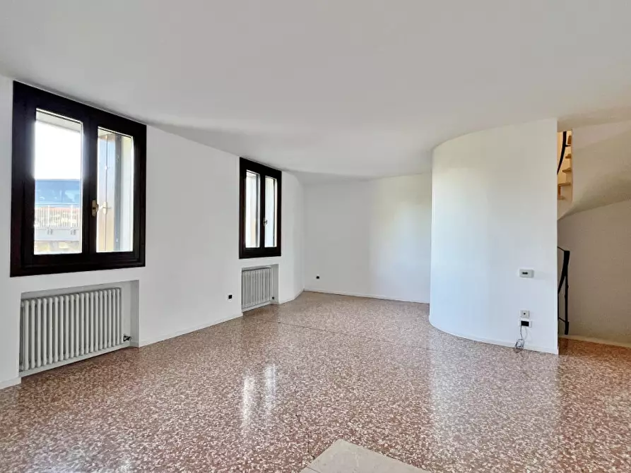 Immagine 8 di Appartamento in vendita  in Contrà Santa Caterina, a Vicenza