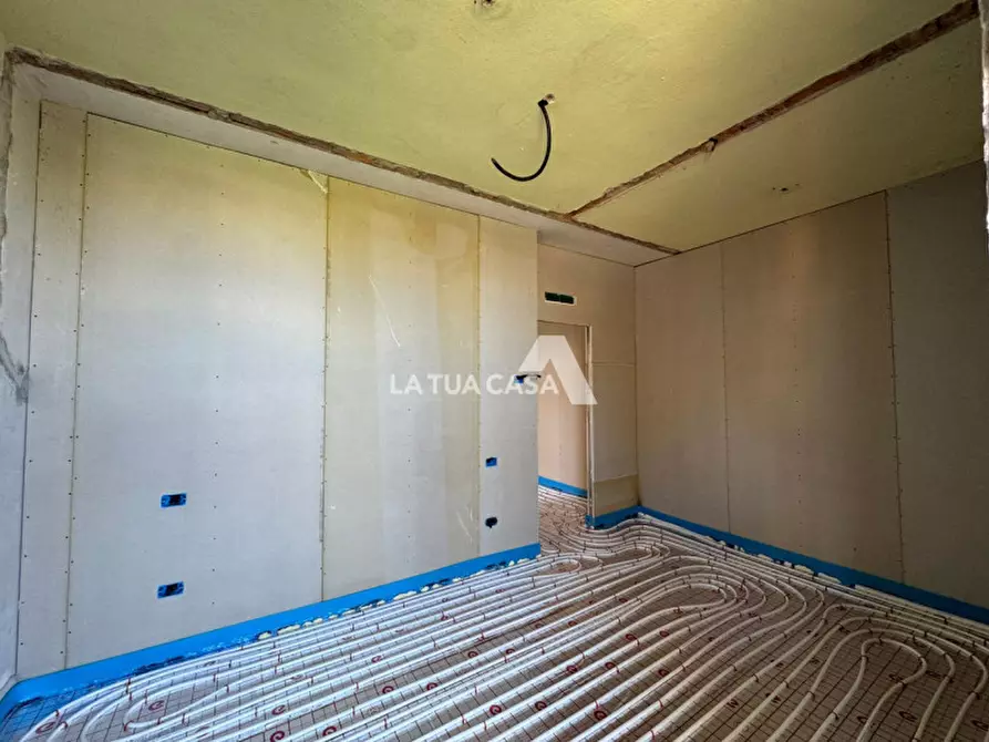 Immagine 3 di Appartamento in vendita  a Villafranca Di Verona