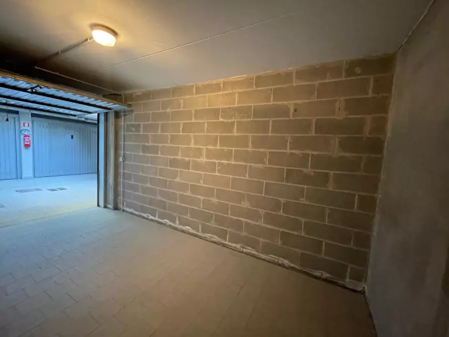 Immagine 3 di Garage in vendita  in Via Salvo D'Acquisto a San Lazzaro Di Savena