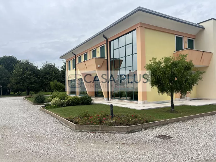 Immagine 2 di Capannone industriale in affitto  a Tezze Sul Brenta