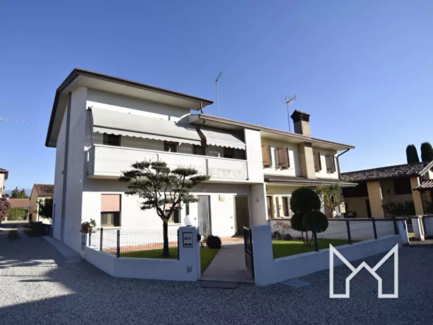 Immagine 2 di Casa bifamiliare in vendita  a Loria