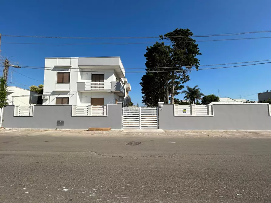 Immagine 1 di Appartamento in vendita  in VIA SQUINZANO, 64 a Squinzano