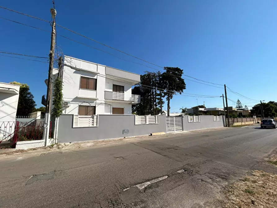 Immagine 3 di Appartamento in vendita  in VIA SQUINZANO, 64 a Squinzano