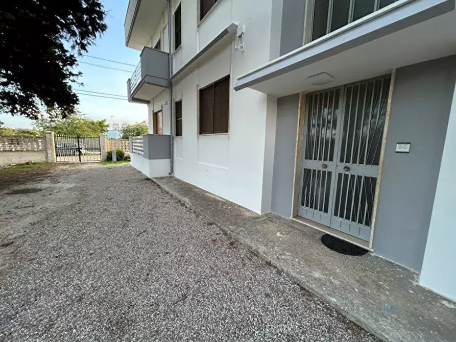 Immagine 21 di Appartamento in vendita  in VIA SQUINZANO, 64 a Squinzano