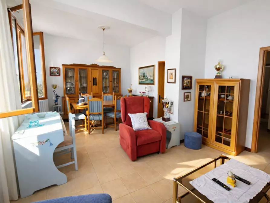 Immagine 2 di Appartamento in vendita  a Senigallia