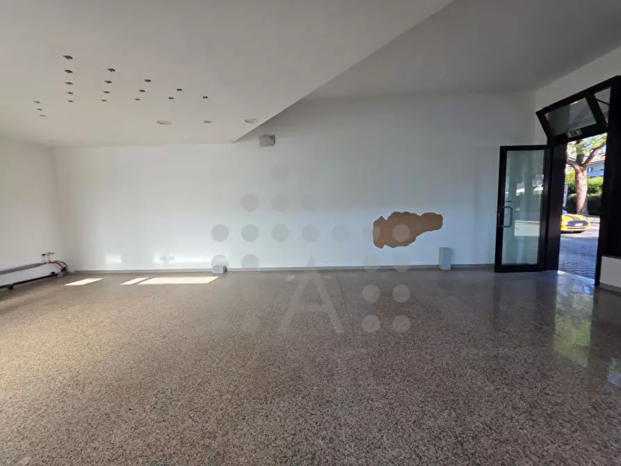 Immagine 5 di Negozio in affitto  a Abano Terme