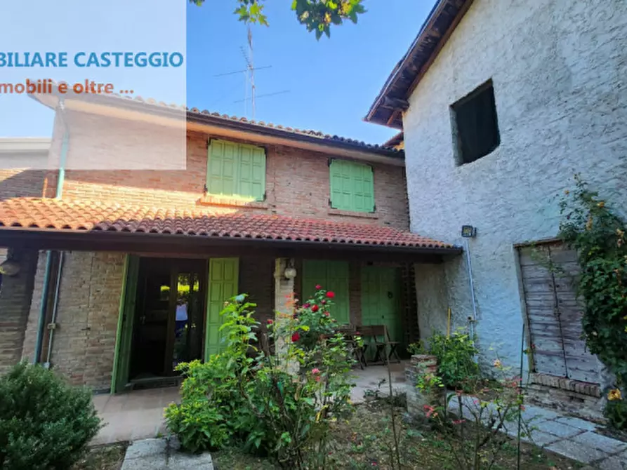 Immagine 1 di Casa indipendente in vendita  in Via Roma a Corvino San Quirico