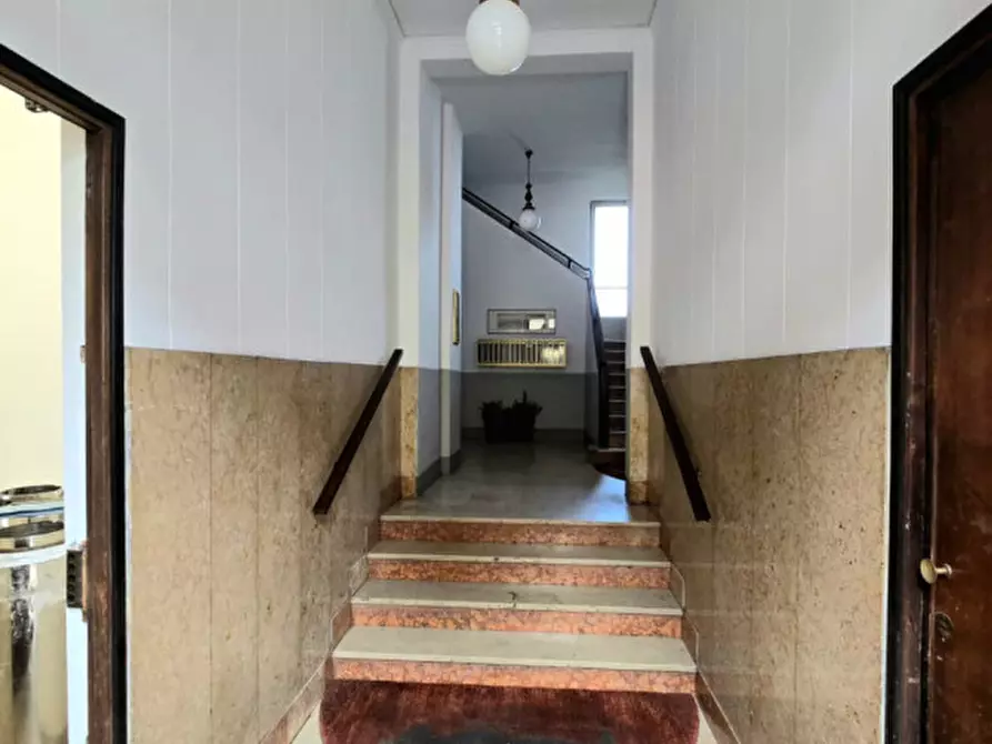 Immagine 2 di Negozio in vendita  in Via Salerno angolo Via Urbino a Torino