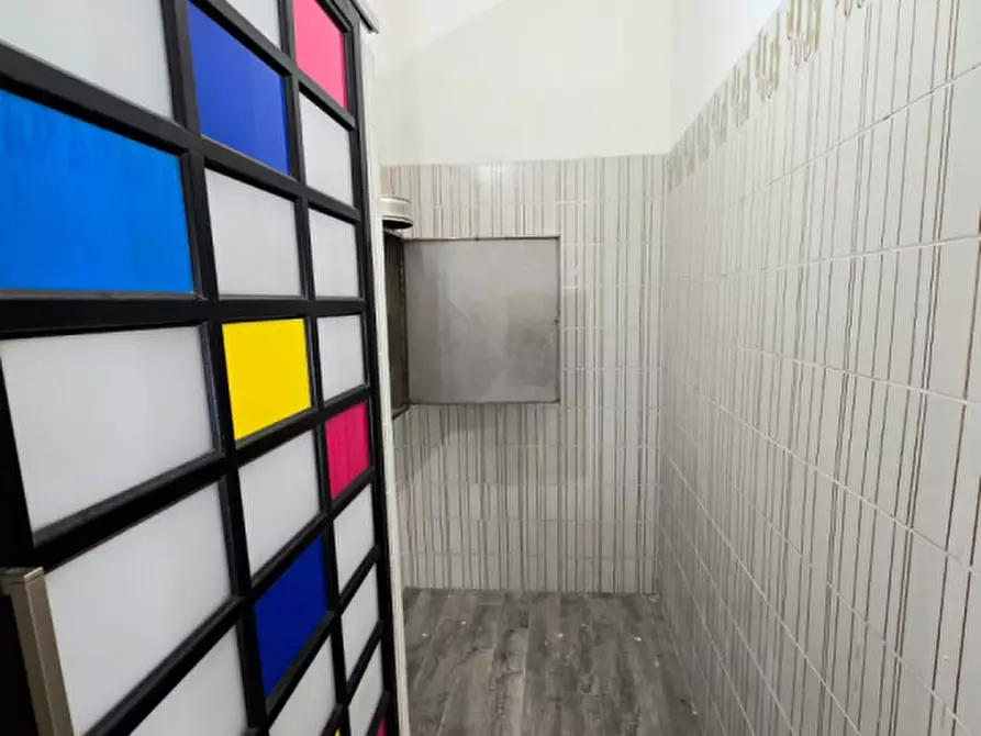 Immagine 8 di Negozio in vendita  in Via Salerno angolo Via Urbino a Torino