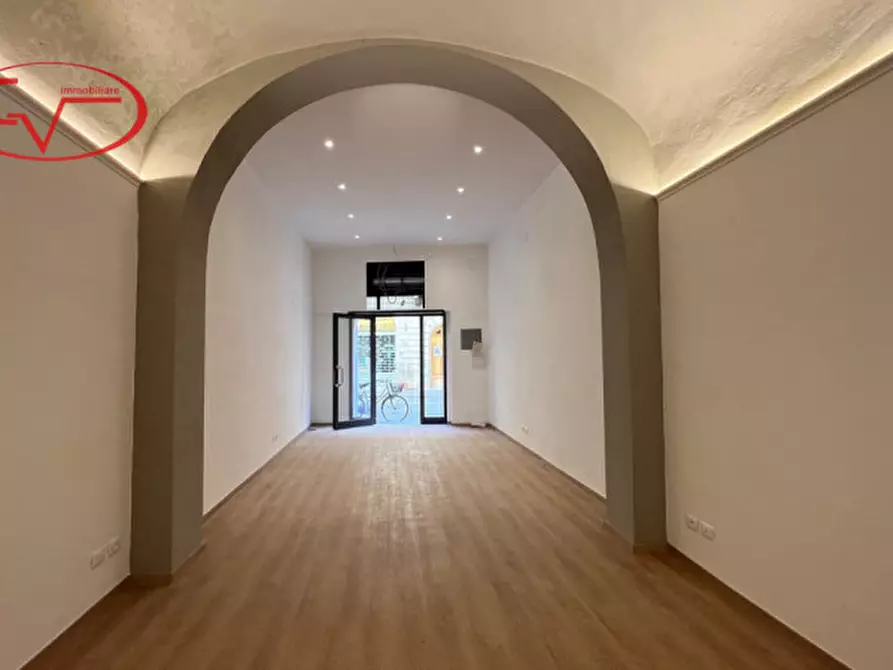 Immagine 1 di Negozio in vendita  in via roma a Montevarchi
