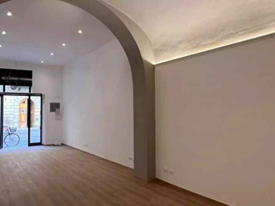 Immagine 3 di Negozio in vendita  in via roma a Montevarchi