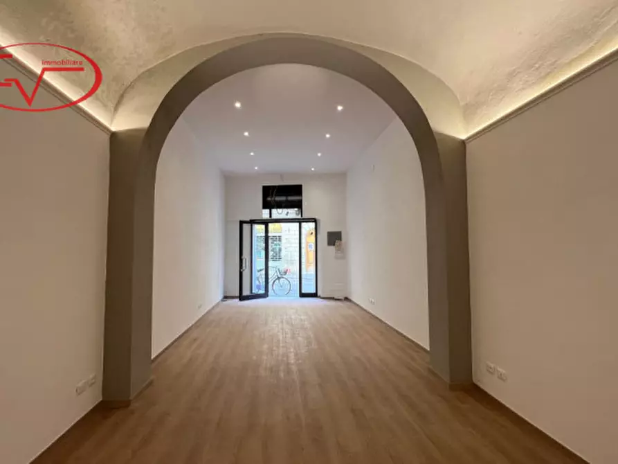 Immagine 8 di Negozio in vendita  in via roma a Montevarchi