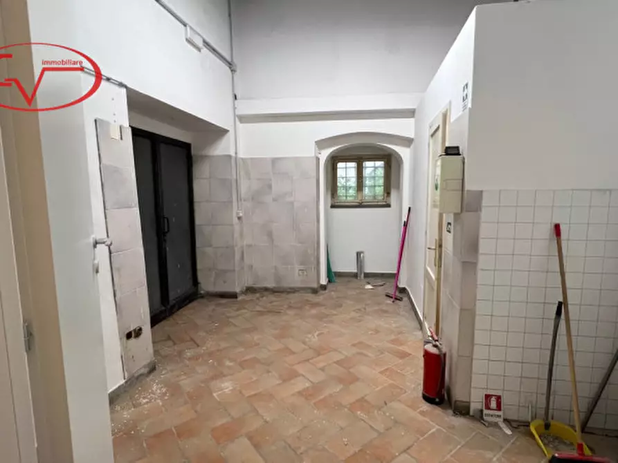 Immagine 9 di Negozio in vendita  in via roma a Montevarchi