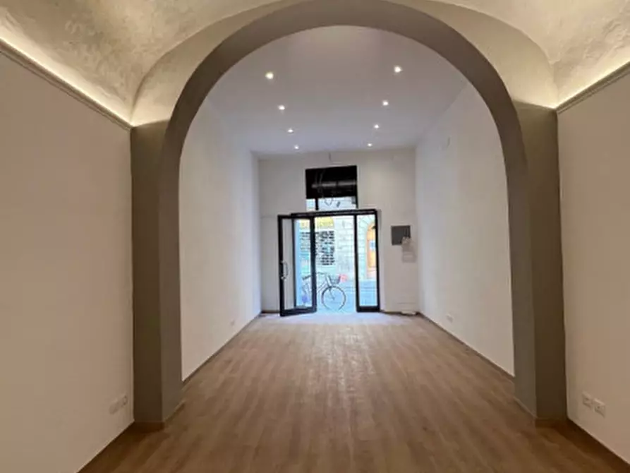 Immagine 10 di Negozio in vendita  in via roma a Montevarchi