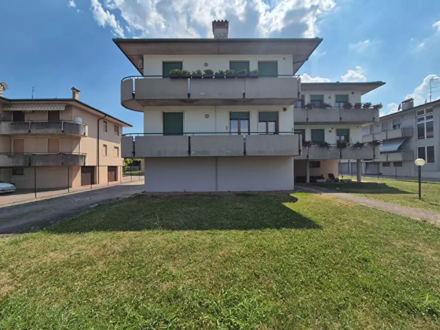 Immagine 3 di Appartamento in vendita  in via pietro dalla torre a Lonigo