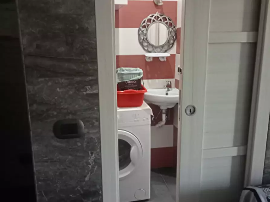 Immagine 15 di Camera in affitto  in Via Giustiniano 133 a Napoli